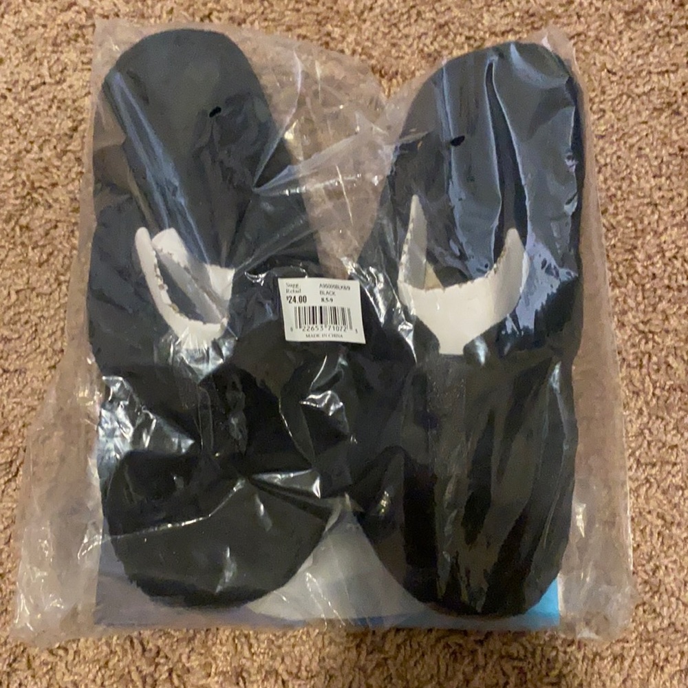 Brand new Isotoner Memory Foam House Slippers